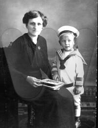Klara W.Dreinhöfer mit Sohn Paul