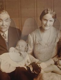 Familie Meyer mit Großvater (1930?)